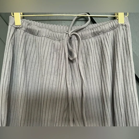 NWT Lovers and Friends Olivia Pant in Smoke, Size Medium - Picture 8 of 13